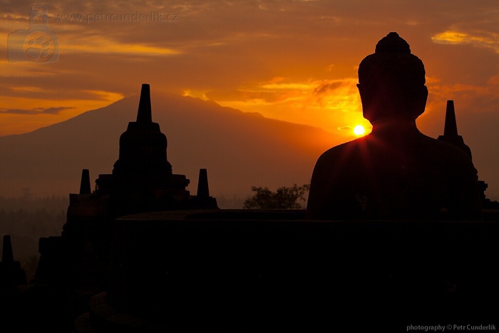 image img_5405_borobudur_budha_vychod_slunce-jpg